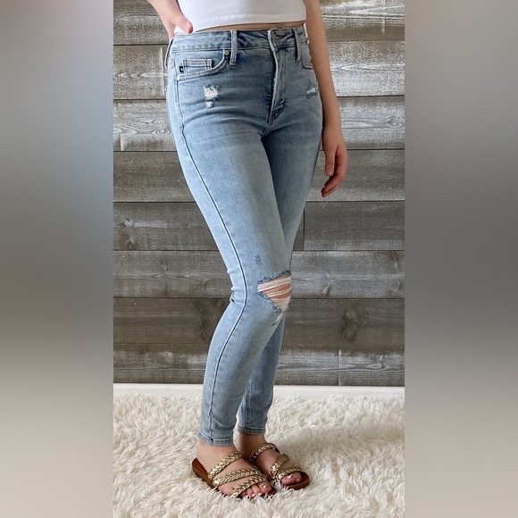 judy blue mid rise tummy control destroyed skinny jeans light wash JB88797REG LT - Picture 5 of 14